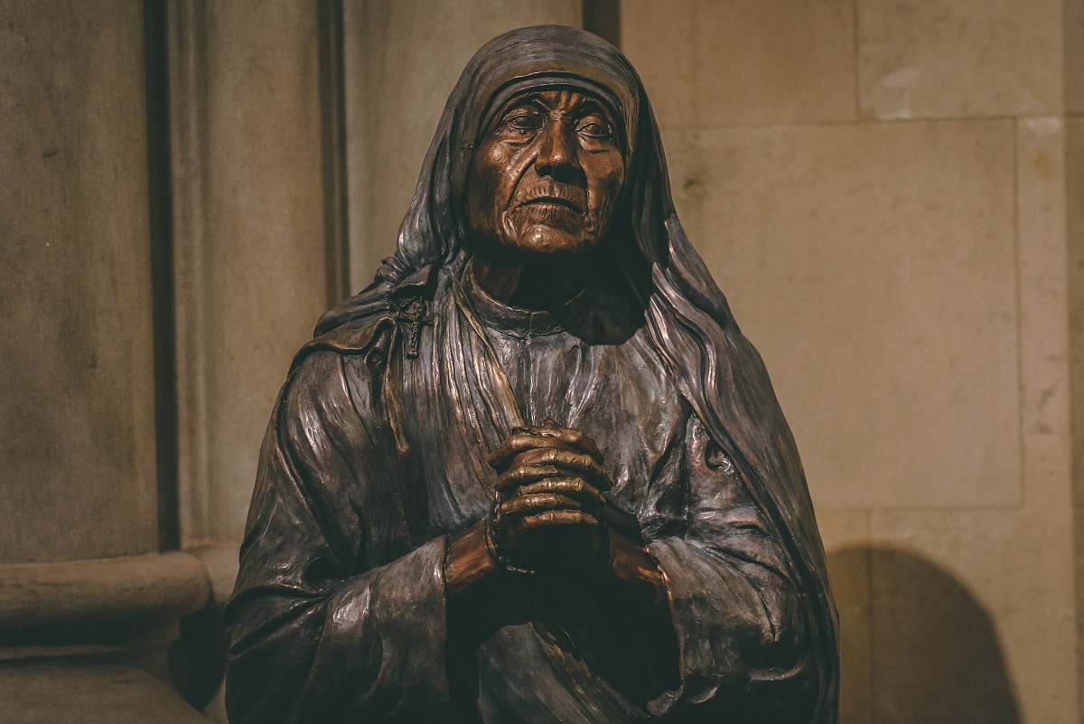 st. patrick's cathedral woman statue new york